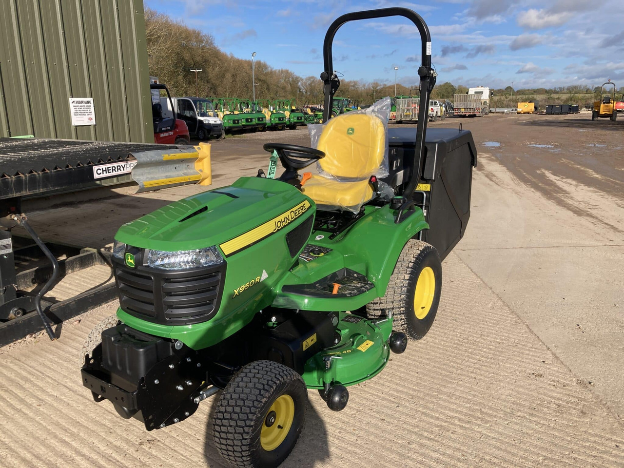 John Deere X950R ride on mower - Garden mower: picture 1 John Deere X950R ride on mower - Garden mower: picture 1