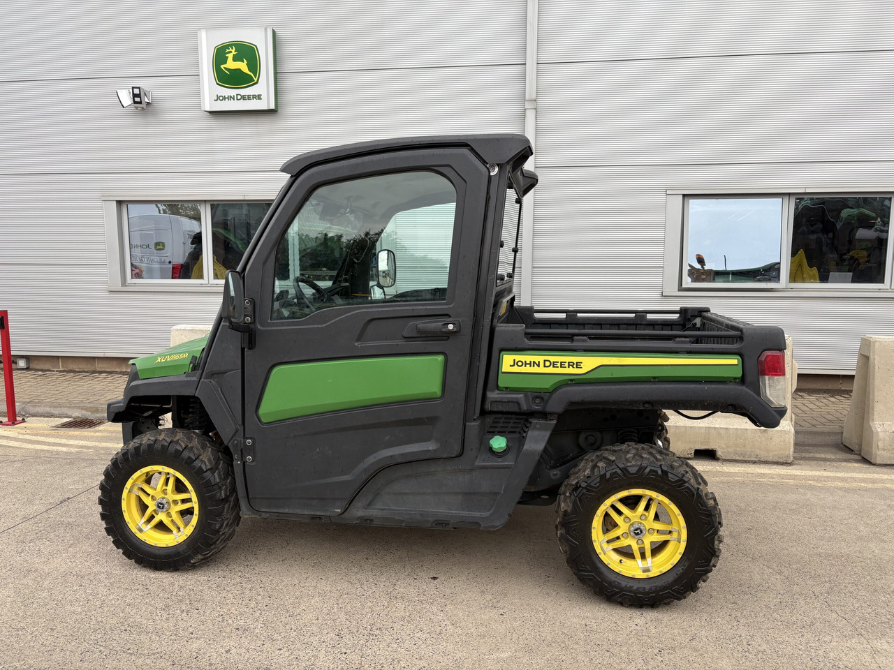 John Deere XUV865M Gator - ATV/ Quad: picture 1 John Deere XUV865M Gator - ATV/ Quad: picture 1