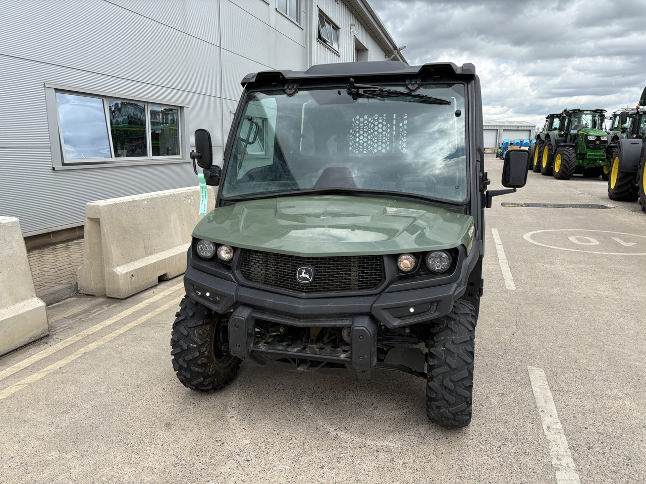 John Deere XUV865M Gator - ATV/ Quad: picture 2 John Deere XUV865M Gator - ATV/ Quad: picture 2