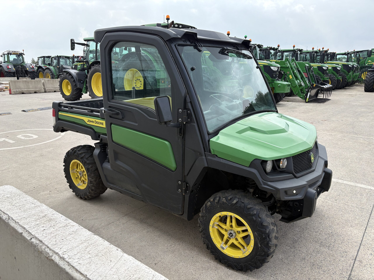 John Deere XUV865M Gator - ATV/ Quad: picture 2 John Deere XUV865M Gator - ATV/ Quad: picture 2