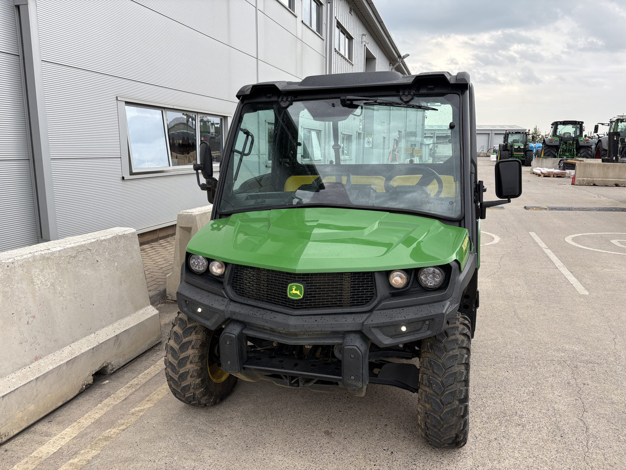 John Deere XUV865M Gator - ATV/ Quad: picture 2 John Deere XUV865M Gator - ATV/ Quad: picture 2