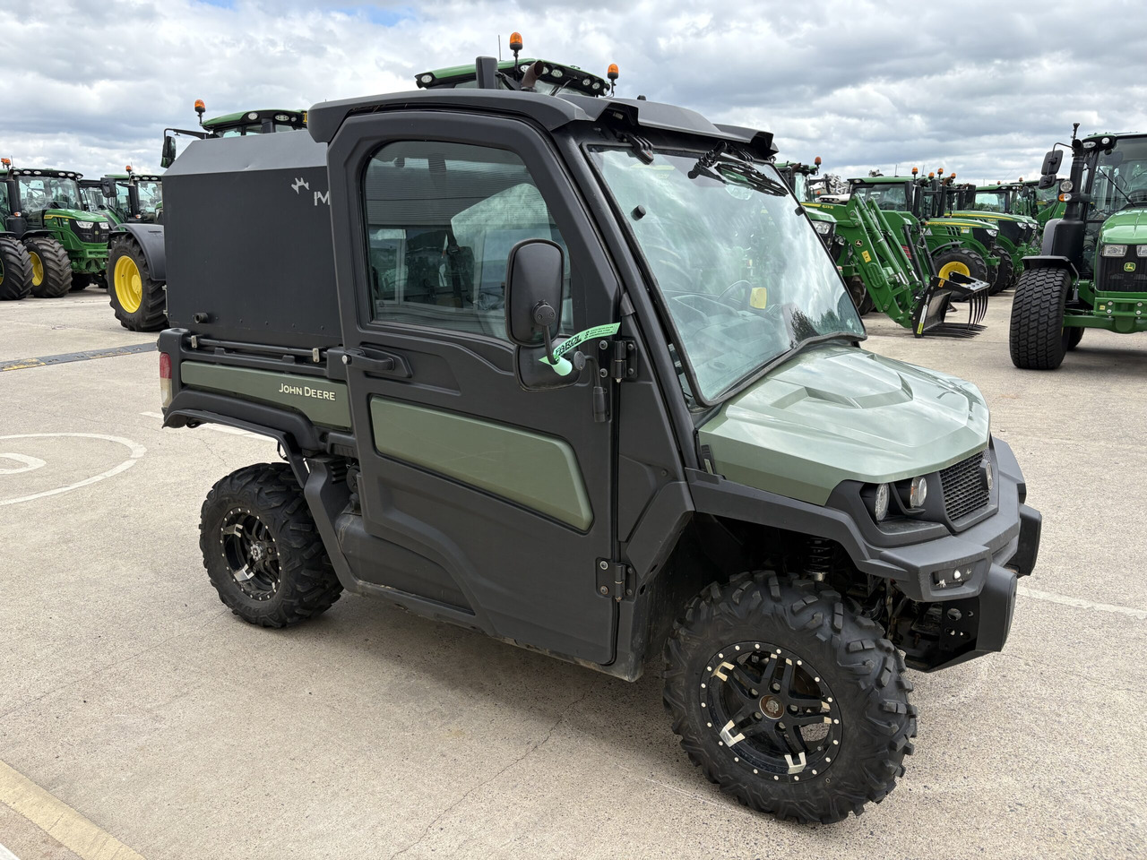 John Deere XUV865M Gator - ATV/ Quad: picture 3 John Deere XUV865M Gator - ATV/ Quad: picture 3