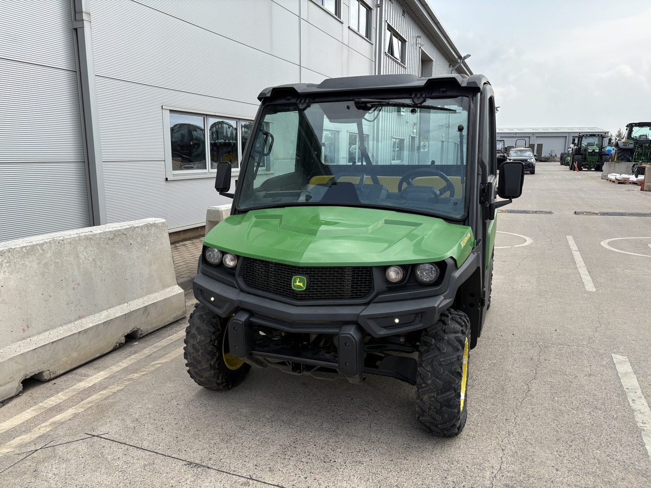 John Deere XUV865M Gator - ATV/ Quad: picture 3 John Deere XUV865M Gator - ATV/ Quad: picture 3