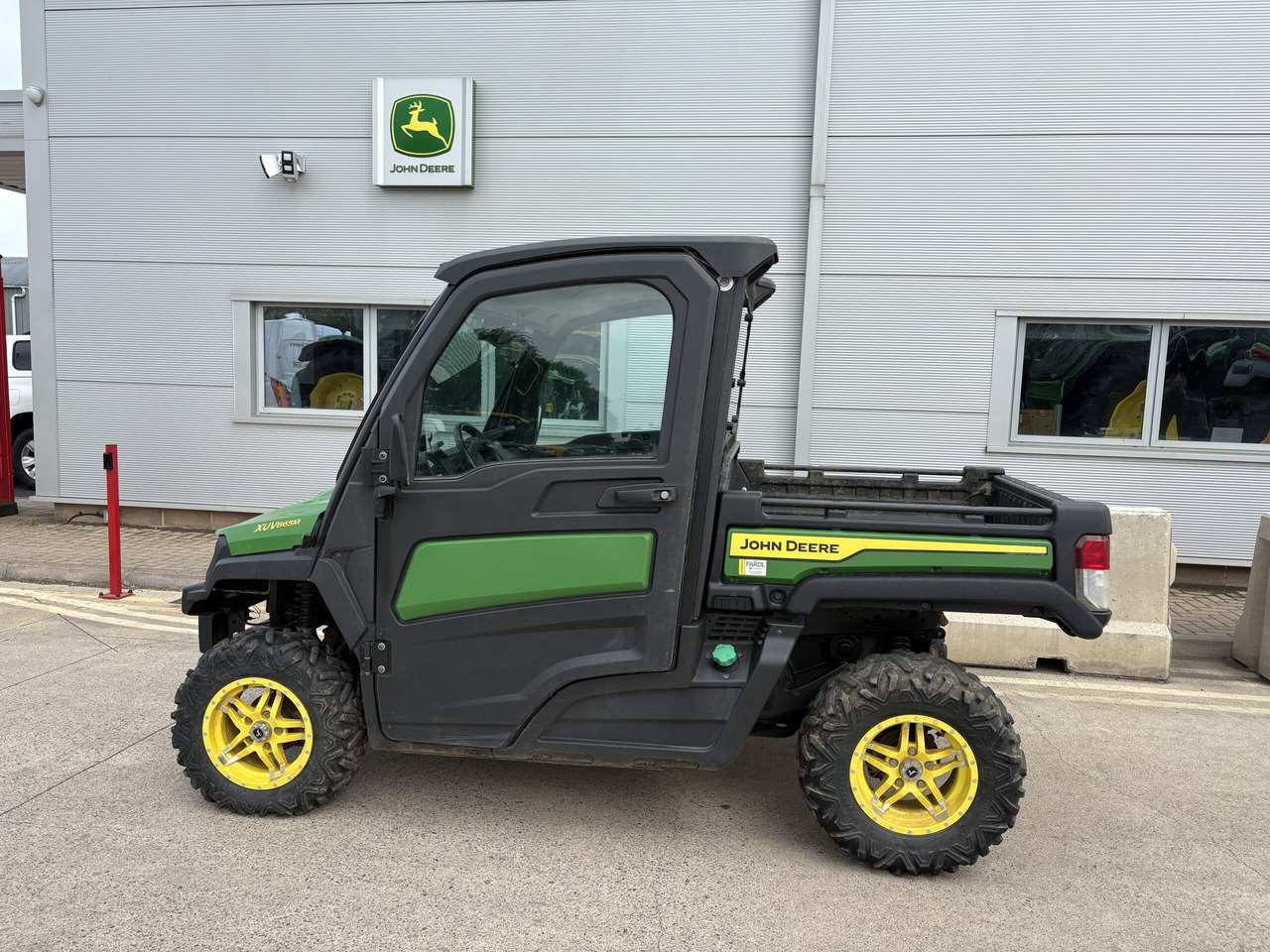 John Deere XUV865M Gator - ATV/ Quad: picture 1 John Deere XUV865M Gator - ATV/ Quad: picture 1