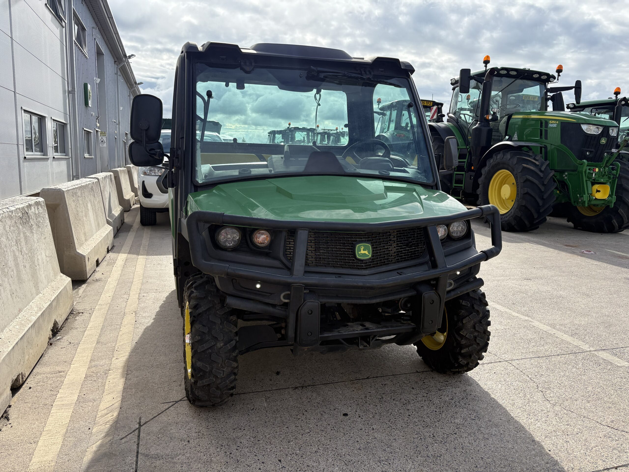 John Deere XUV865M Gator - ATV/ Quad: picture 3 John Deere XUV865M Gator - ATV/ Quad: picture 3