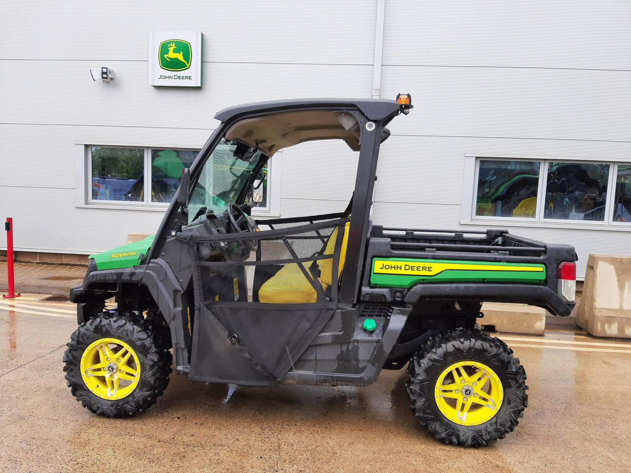 John Deere XUV865M Gator - ATV/ Quad: picture 1 John Deere XUV865M Gator - ATV/ Quad: picture 1