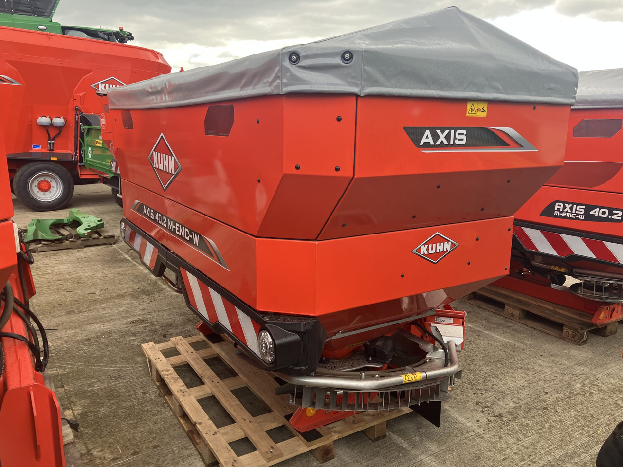 Kuhn Axis 40.2 M-EMC-W - Fertilizer spreader: picture 1 Kuhn Axis 40.2 M-EMC-W - Fertilizer spreader: picture 1