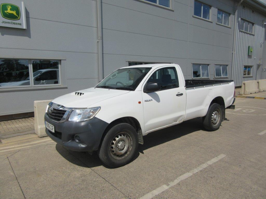 TOYOTA HILUX HI-LUXURY ACTIVE D-4D SINGLE CAB - Pickup truck: picture 2 TOYOTA HILUX HI-LUXURY ACTIVE D-4D SINGLE CAB - Pickup truck: picture 2