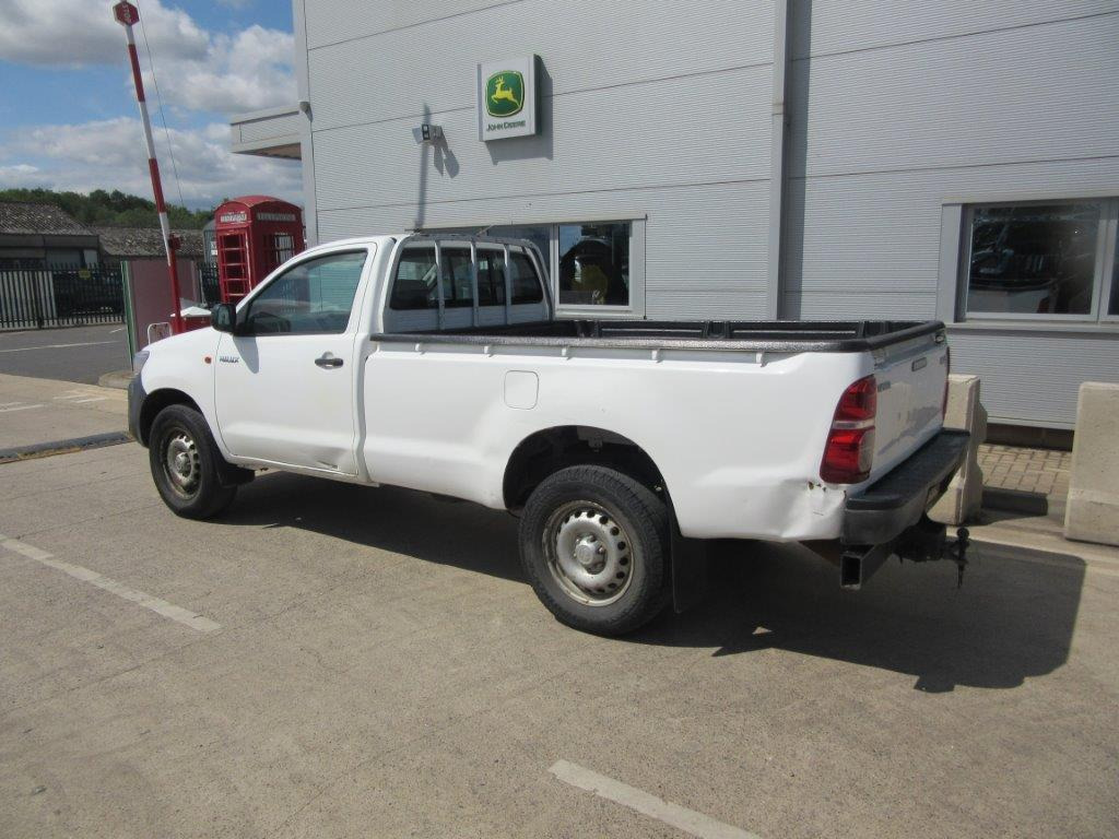 TOYOTA HILUX HI-LUXURY ACTIVE D-4D SINGLE CAB - Pickup truck: picture 4 TOYOTA HILUX HI-LUXURY ACTIVE D-4D SINGLE CAB - Pickup truck: picture 4