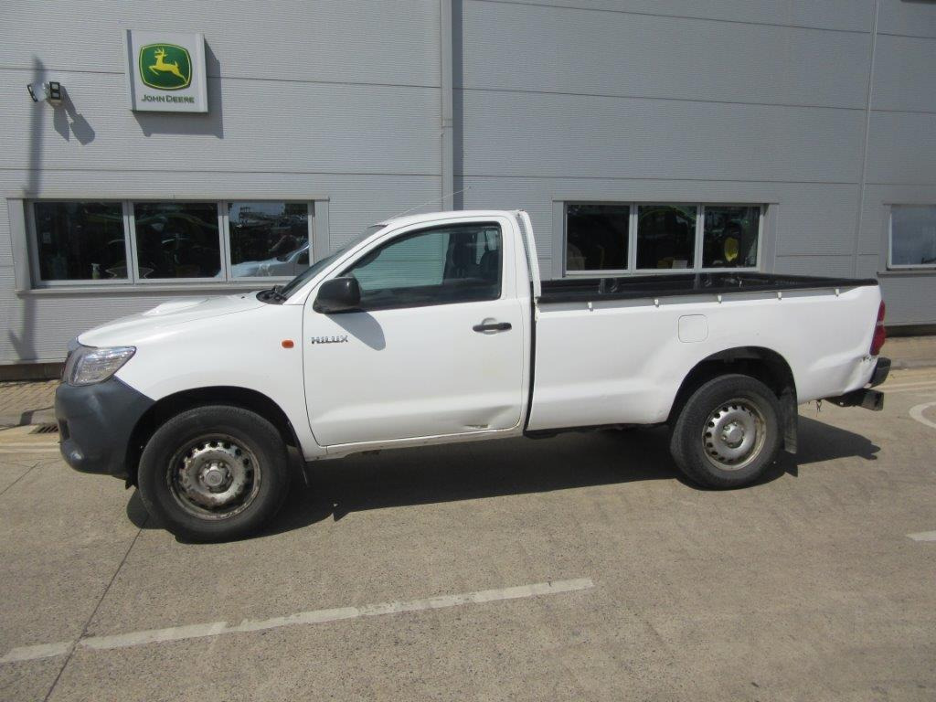 TOYOTA HILUX HI-LUXURY ACTIVE D-4D SINGLE CAB - Pickup truck: picture 3 TOYOTA HILUX HI-LUXURY ACTIVE D-4D SINGLE CAB - Pickup truck: picture 3
