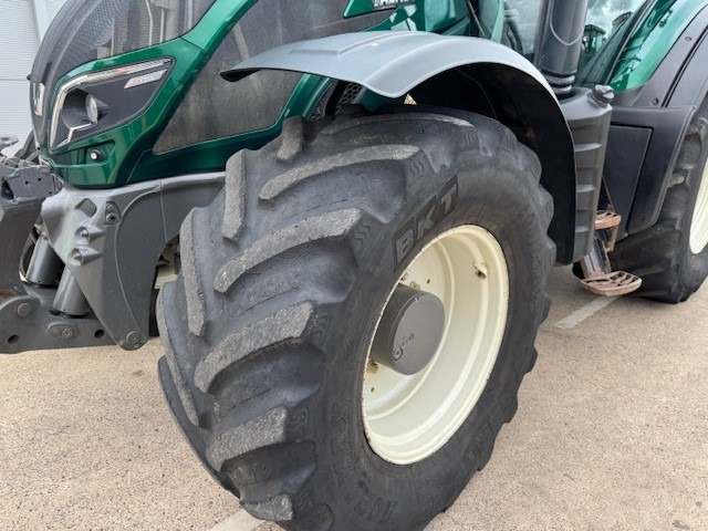VALTRA T214 - Farm tractor: picture 2 VALTRA T214 - Farm tractor: picture 2
