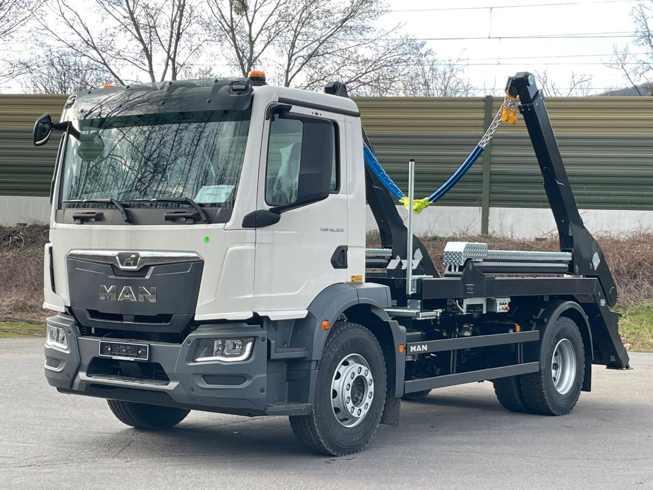 MAN TGM 18.320 4x2 Euro 6e Hyva Absetzkipper - Tipper, Crane truck: picture 1 MAN TGM 18.320 4x2 Euro 6e Hyva Absetzkipper - Tipper, Crane truck: picture 1