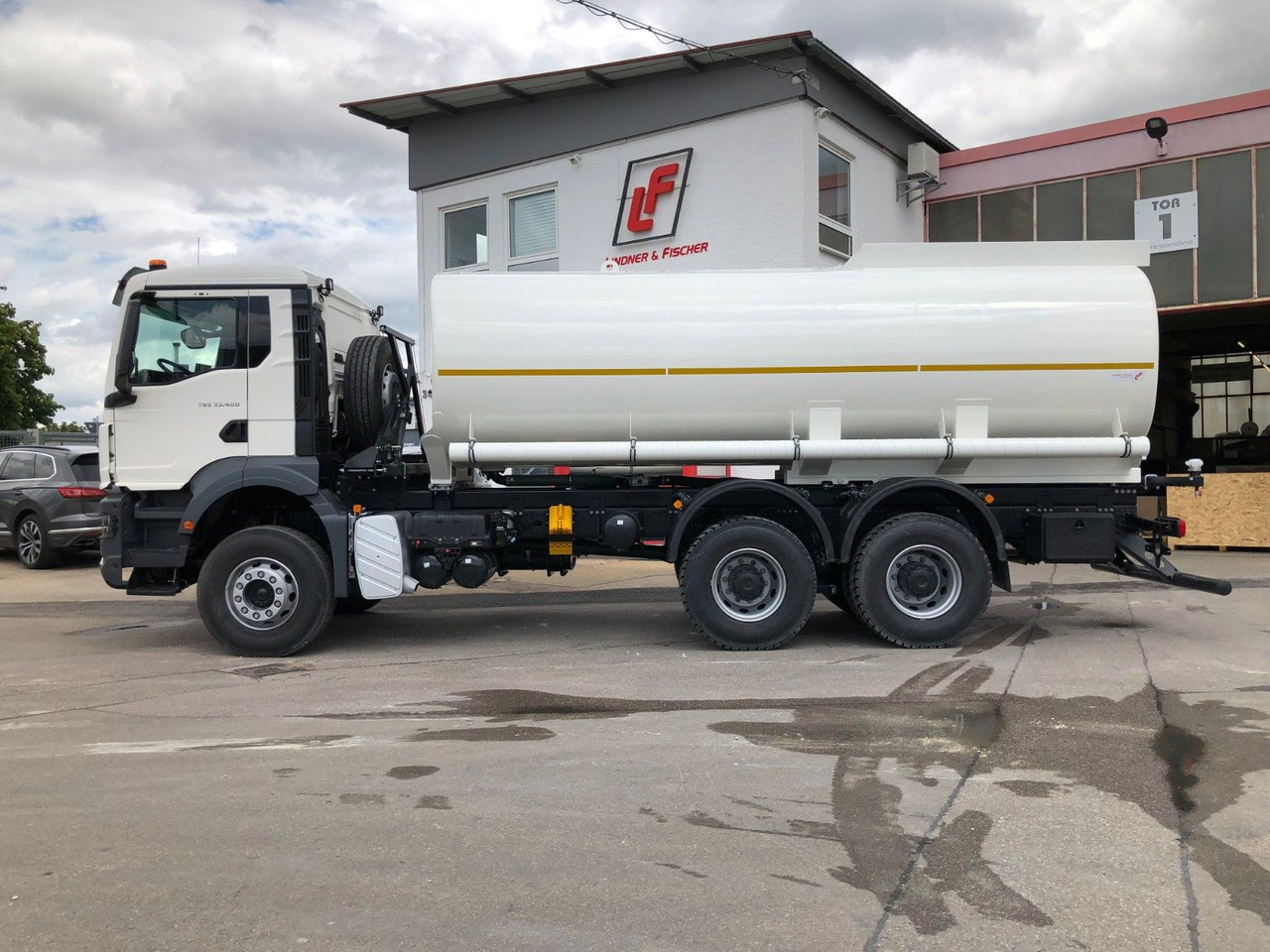 MAN TGS 33.440 6x4 Wasser Tank 20.000 - Tanker truck, Crane truck: picture 1 MAN TGS 33.440 6x4 Wasser Tank 20.000 - Tanker truck, Crane truck: picture 1