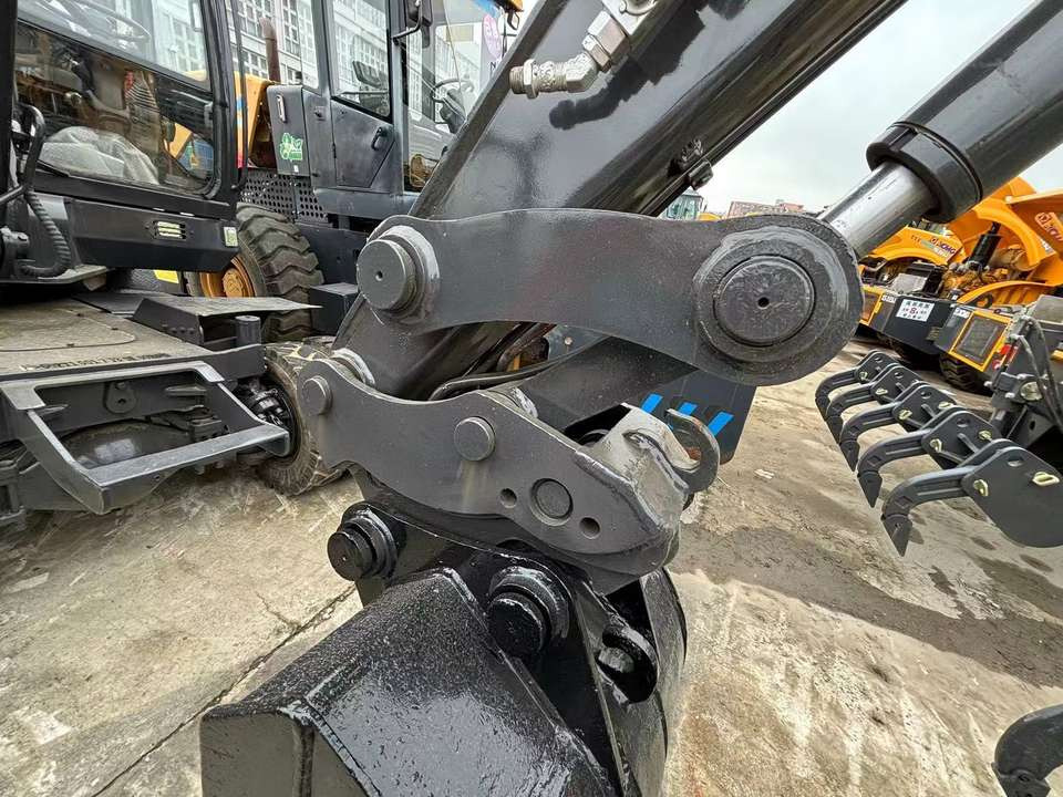 Hot Sale Used Doosan Dx75 Small 7.5t Wheel Excavator South Korea DX75 Mini Excavator for Sale Good Condition - Wheel excavator: picture 5 Hot Sale Used Doosan Dx75 Small 7.5t Wheel Excavator South Korea DX75 Mini Excavator for Sale Good Condition - Wheel excavator: picture 5