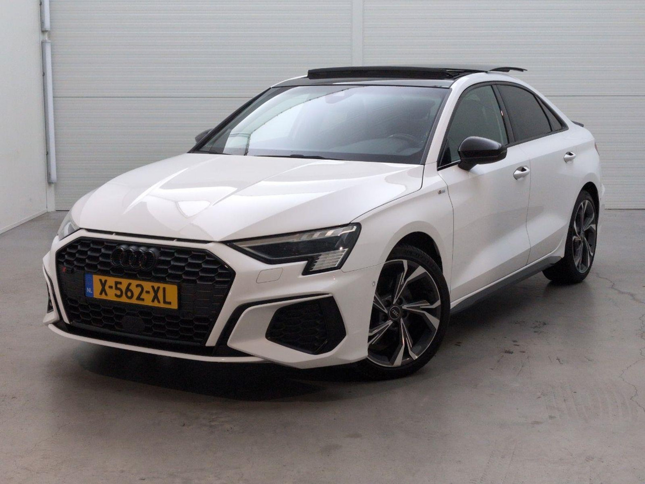 Audi A3 Limousine 35 TFSI edition one | 2022 | 54.418 km | Automaat | X562XL | NAP: Geen oordeel - Sedan: picture 1 Audi A3 Limousine 35 TFSI edition one | 2022 | 54.418 km | Automaat | X562XL | NAP: Geen oordeel - Sedan: picture 1