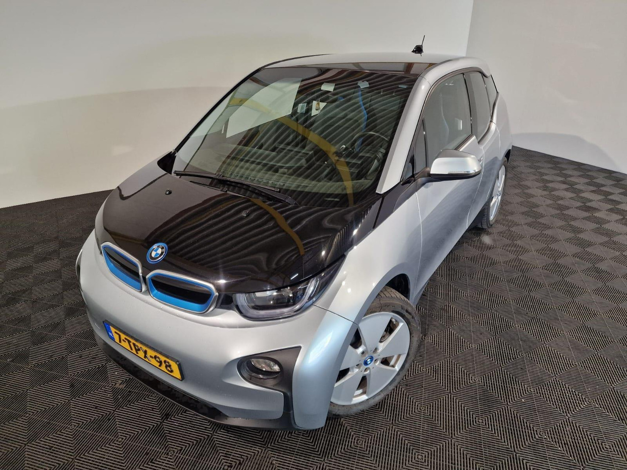 BMW i3 Range Extender 7-TPX-98 48.489 km - Car: picture 1 BMW i3 Range Extender 7-TPX-98 48.489 km - Car: picture 1