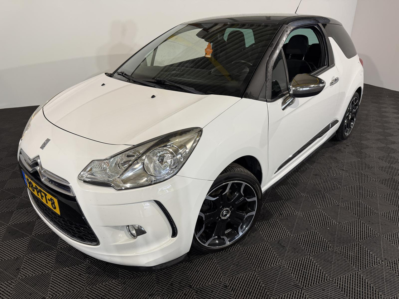 Citroen | DS3 | 1.6 So Chic | 2011 | 154.198 km | 98PFT8 | Logisch - Hatchback: picture 1 Citroen | DS3 | 1.6 So Chic | 2011 | 154.198 km | 98PFT8 | Logisch - Hatchback: picture 1