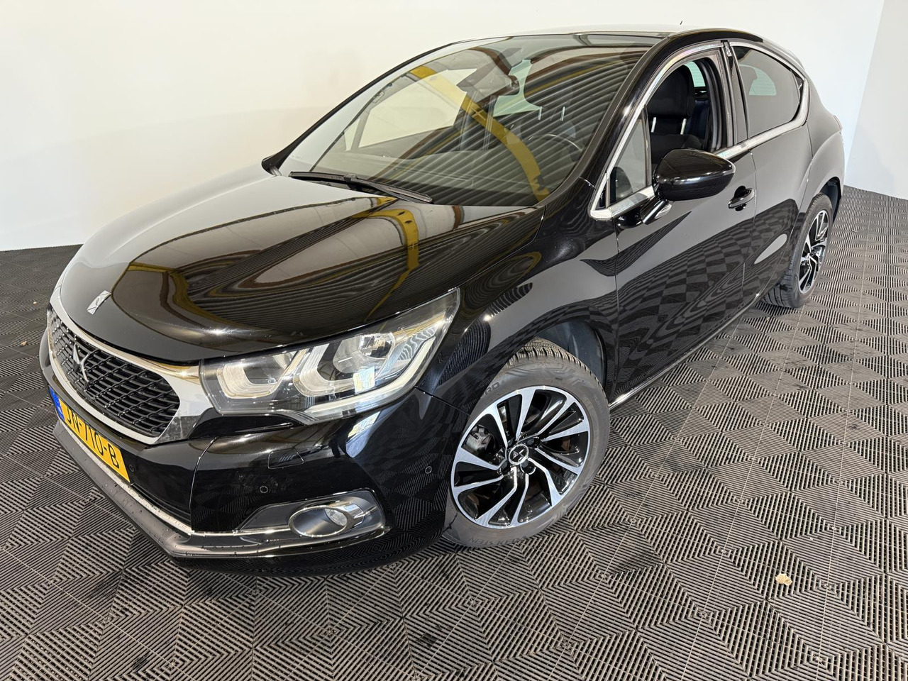DS 4 1.2 PureTech Business 2016 154.325 km JN-710-B - Hatchback: picture 1 DS 4 1.2 PureTech Business 2016 154.325 km JN-710-B - Hatchback: picture 1