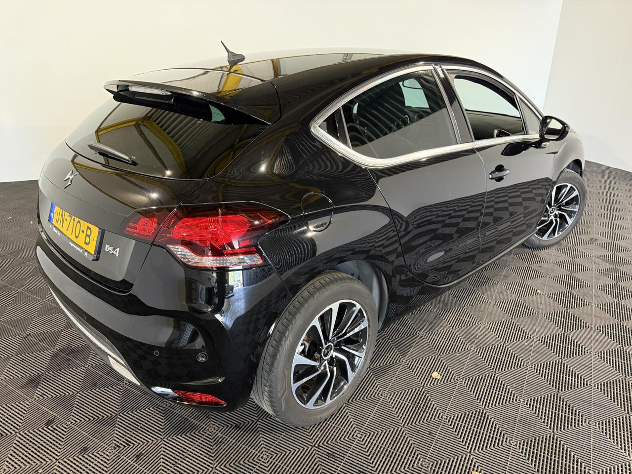 DS 4 1.2 PureTech Business 2016 154.325 km JN-710-B - Hatchback: picture 3 DS 4 1.2 PureTech Business 2016 154.325 km JN-710-B - Hatchback: picture 3