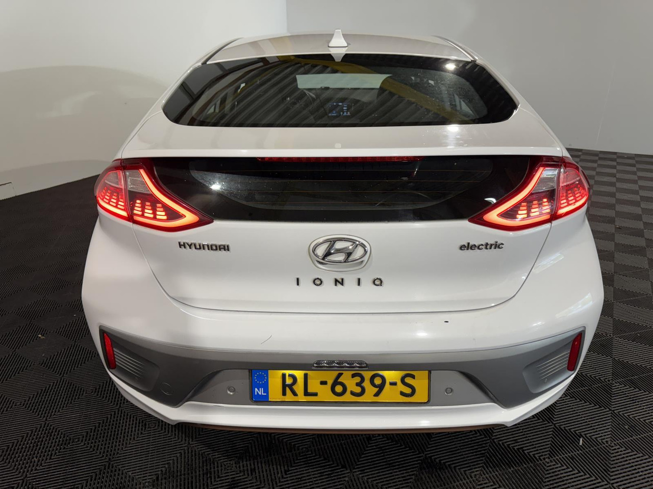 Kia | Stonic | 1.0 T-GDi DynamicLine | 2018 | 230.603 km | RL369S | Logisch - SUV: picture 2 Kia | Stonic | 1.0 T-GDi DynamicLine | 2018 | 230.603 km | RL369S | Logisch - SUV: picture 2