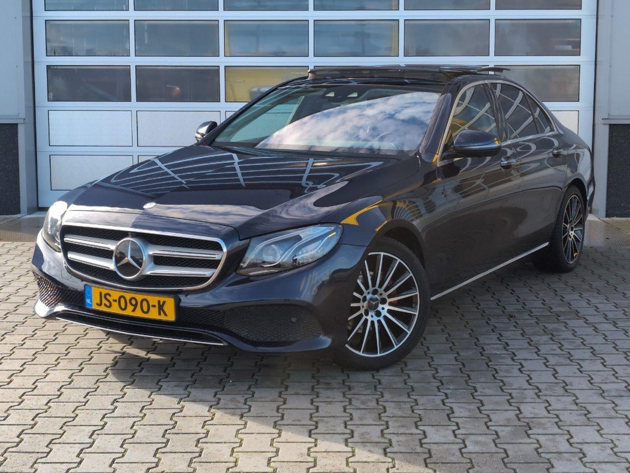 Mercedes-Benz E-klasse 220 d Lease Edition Prestige Plus | 2016 | 286.876 km | Automaat | JS090K | NAP: Logisch - Sedan: picture 1 Mercedes-Benz E-klasse 220 d Lease Edition Prestige Plus | 2016 | 286.876 km | Automaat | JS090K | NAP: Logisch - Sedan: picture 1