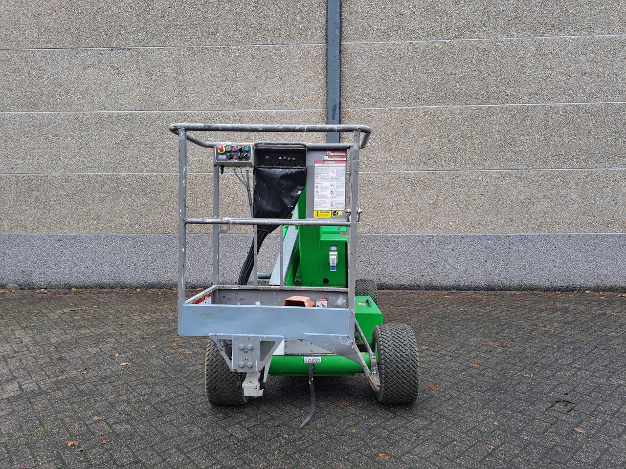 Niftylift HR12 Telescoophoogwerker DE Bi-Energy/Hybride 2WD 12m 2017 - Aerial platform: picture 2 Niftylift HR12 Telescoophoogwerker DE Bi-Energy/Hybride 2WD 12m 2017 - Aerial platform: picture 2
