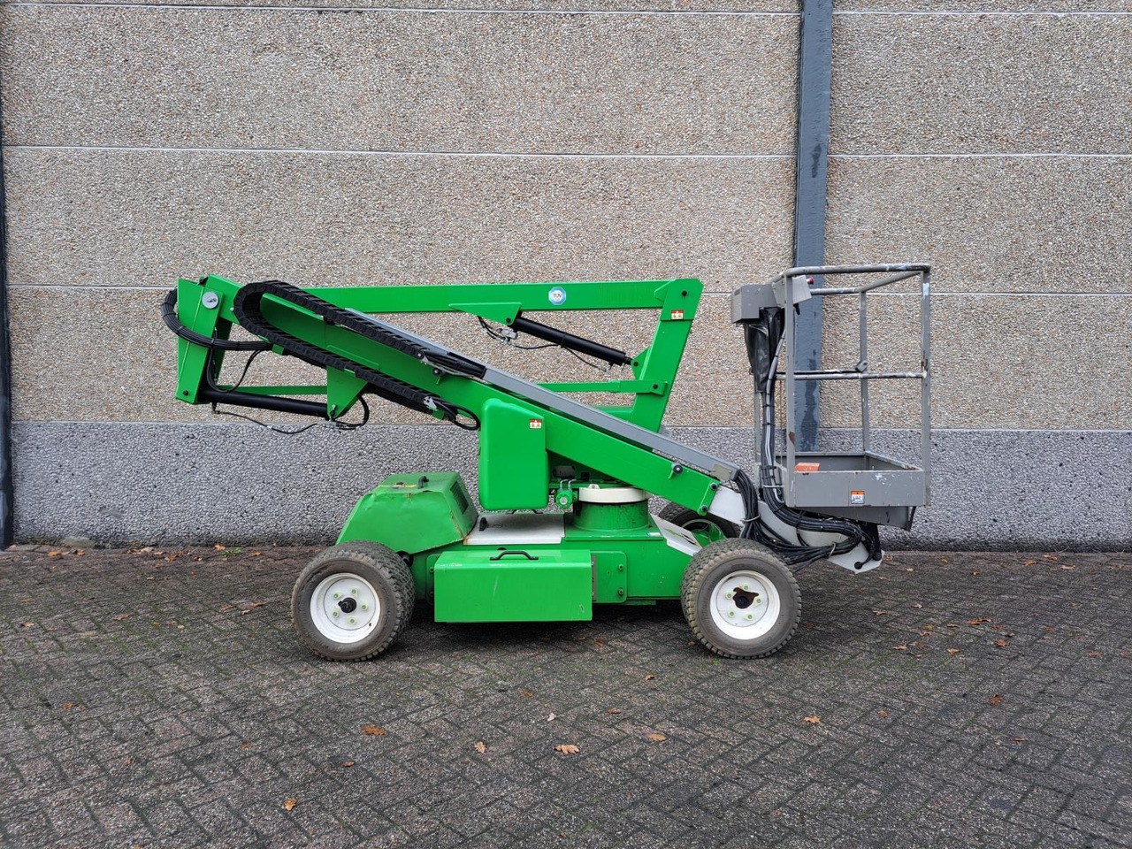 Niftylift HR12 Telescoophoogwerker DE Bi-Energy/Hybride 2WD 12m 2017 - Aerial platform: picture 3 Niftylift HR12 Telescoophoogwerker DE Bi-Energy/Hybride 2WD 12m 2017 - Aerial platform: picture 3