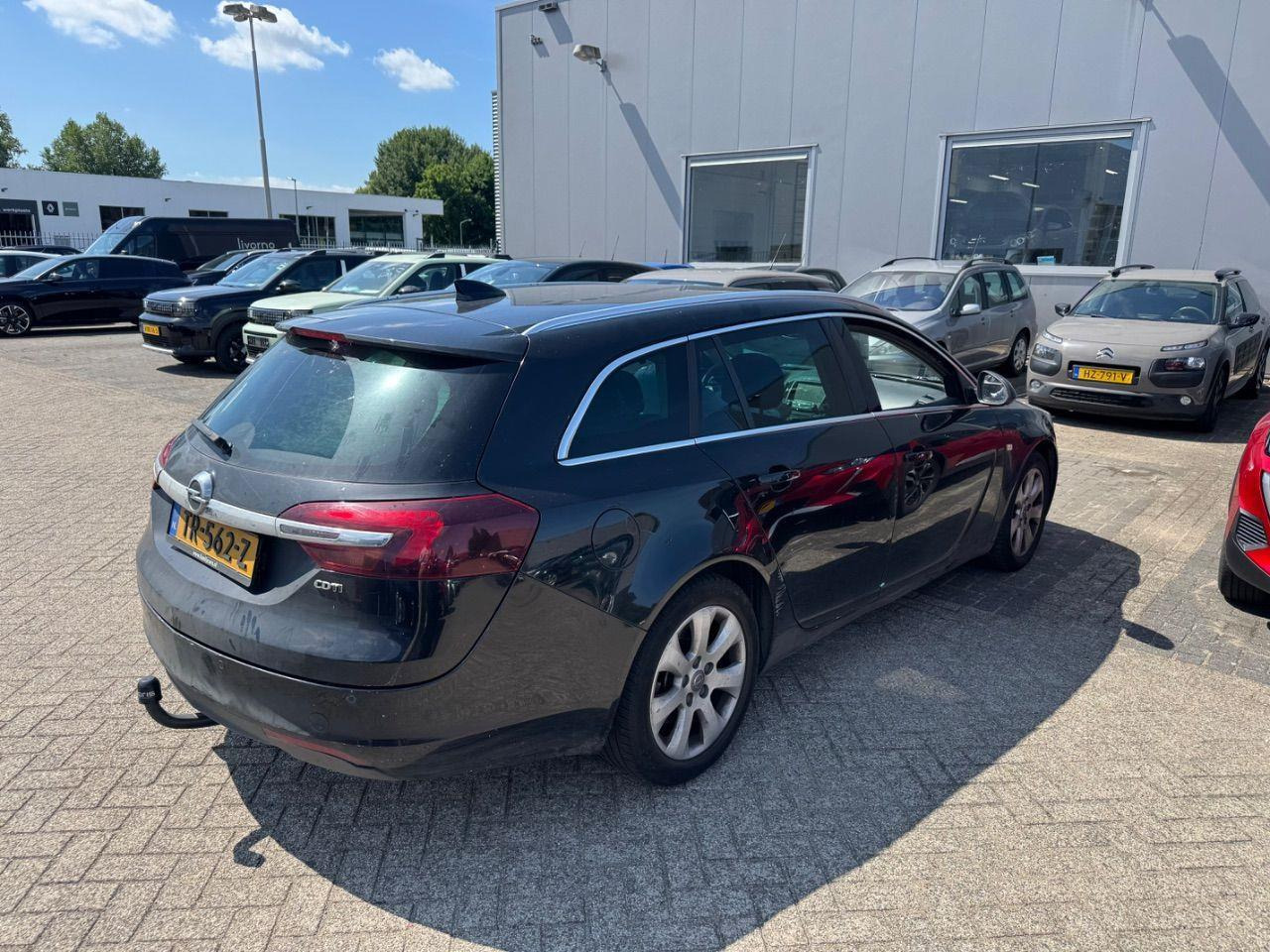 Opel Insignia Sports Tourer 2.0 CDTI Cosmo | 2017 | 284.000 km | TR562Z | NAP: Geen oordeel - Car: picture 4 Opel Insignia Sports Tourer 2.0 CDTI Cosmo | 2017 | 284.000 km | TR562Z | NAP: Geen oordeel - Car: picture 4