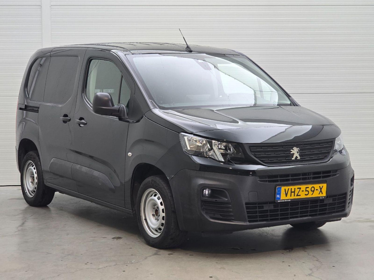 Peugeot Partner 1.5 BlueHDI Premium | 2021 | 135.456 km | VHZ59X | NAP: Logisch - Combi van: picture 2 Peugeot Partner 1.5 BlueHDI Premium | 2021 | 135.456 km | VHZ59X | NAP: Logisch - Combi van: picture 2