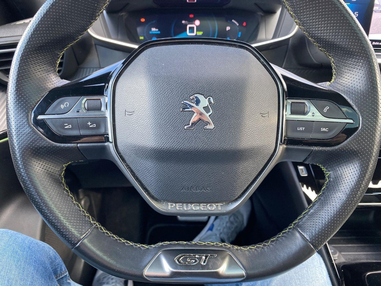 SUV Peugeot e-2008 EV GT Première 1 fase 50 kWh | 2020 | 121.940 km | Automaat | J471TF | NAP: Logisch: picture 13 SUV Peugeot e-2008 EV GT Première 1 fase 50 kWh | 2020 | 121.940 km | Automaat | J471TF | NAP: Logisch: picture 13