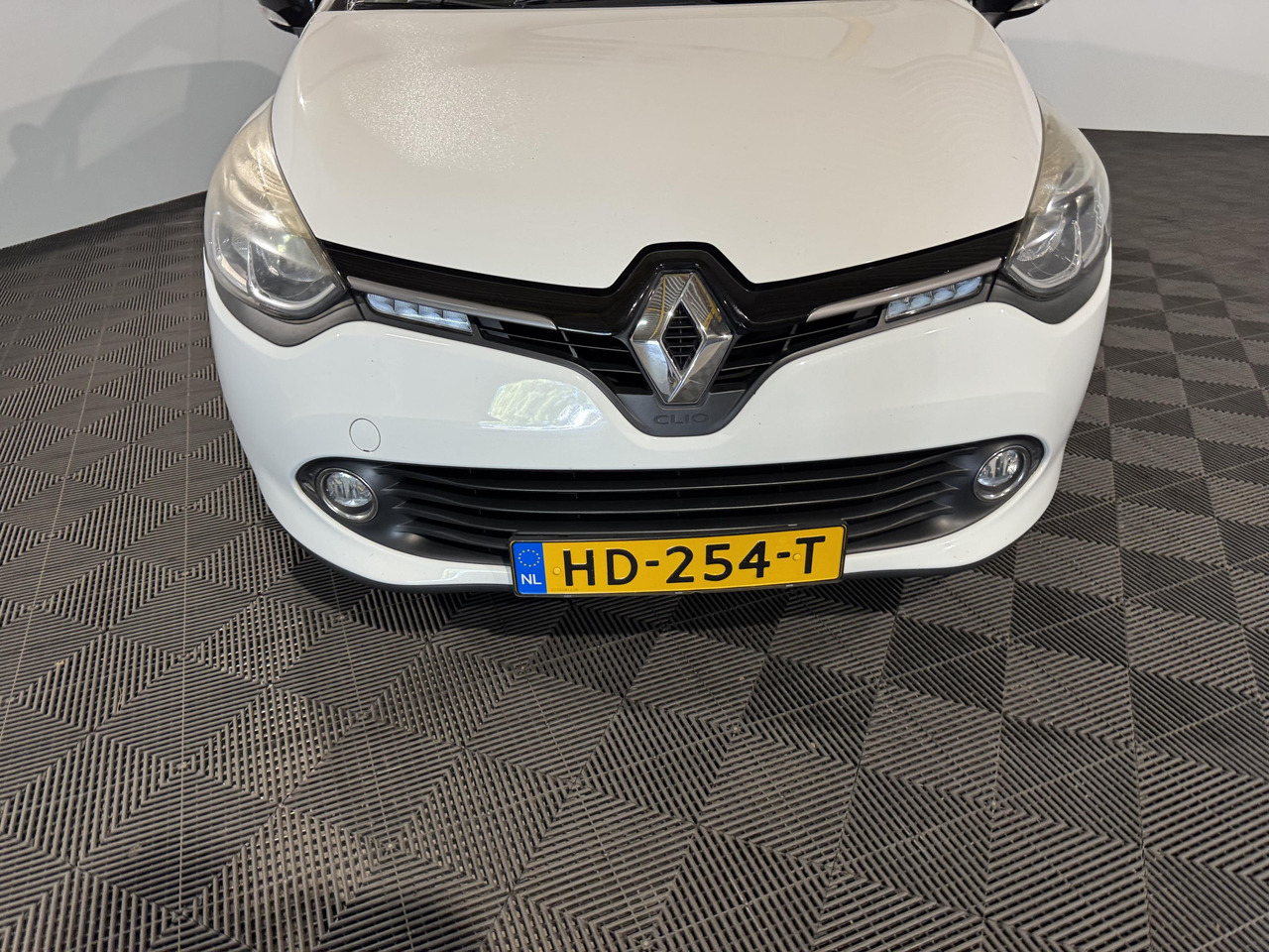 Renault Clio 0.9 TCe ECO Night&Day | 2015 | 170.065 km | HD-254 T - Hatchback: picture 2 Renault Clio 0.9 TCe ECO Night&Day | 2015 | 170.065 km | HD-254 T - Hatchback: picture 2