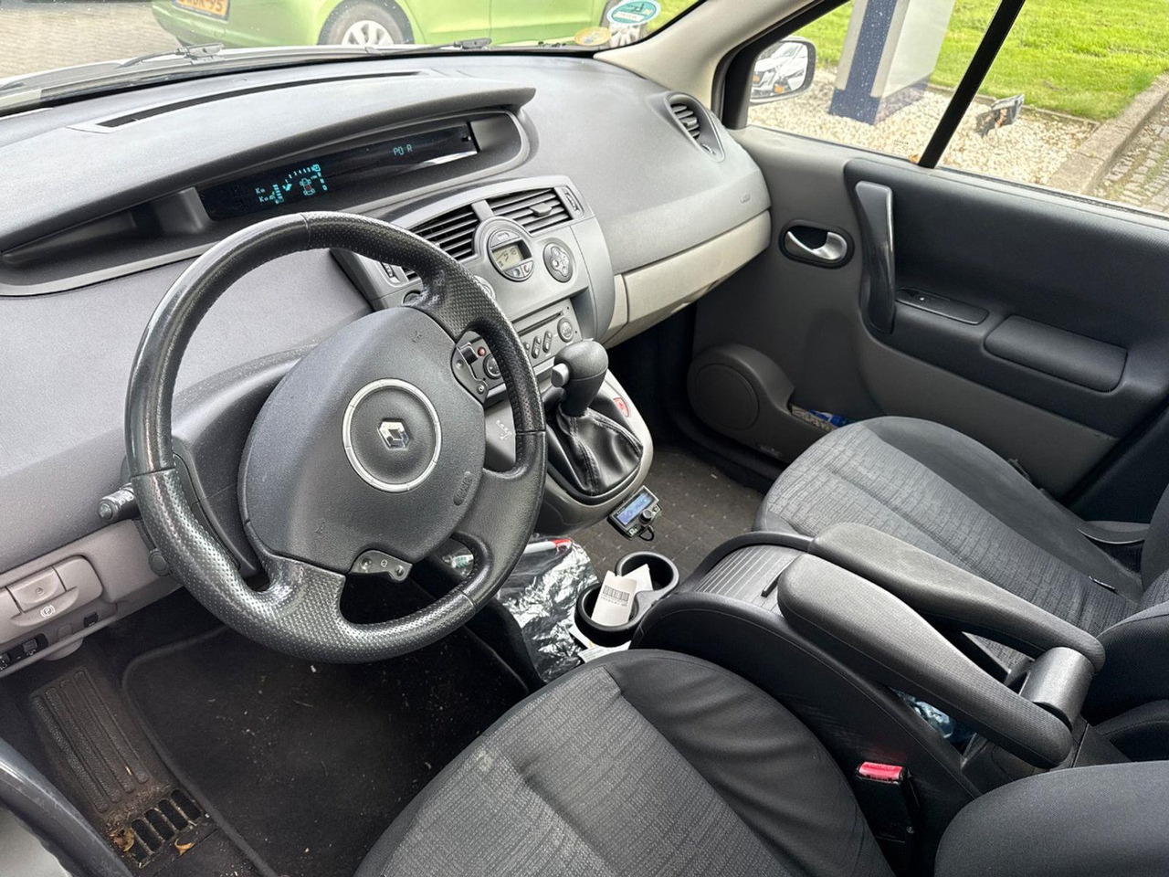 Renault Grand Scénic 2.0 - 16V Business Line 7p. | 2007 | 209.583 km | Automaat | 42TTTT | NAP: Logisch - Car: picture 5 Renault Grand Scénic 2.0 - 16V Business Line 7p. | 2007 | 209.583 km | Automaat | 42TTTT | NAP: Logisch - Car: picture 5