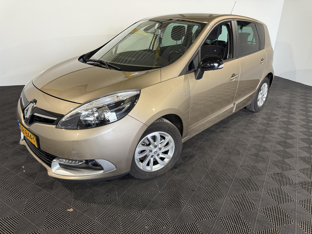 Renault Scénic 1.2 TCe Limited GB-844-F 145.710 km - Car: picture 1 Renault Scénic 1.2 TCe Limited GB-844-F 145.710 km - Car: picture 1
