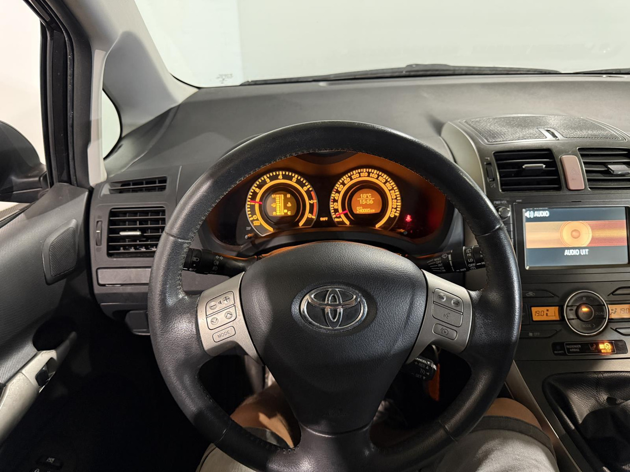 Toyota Auris 1.6-16V Sol Business 2008 240.087 km 25-HHD-6 - Hatchback: picture 3 Toyota Auris 1.6-16V Sol Business 2008 240.087 km 25-HHD-6 - Hatchback: picture 3