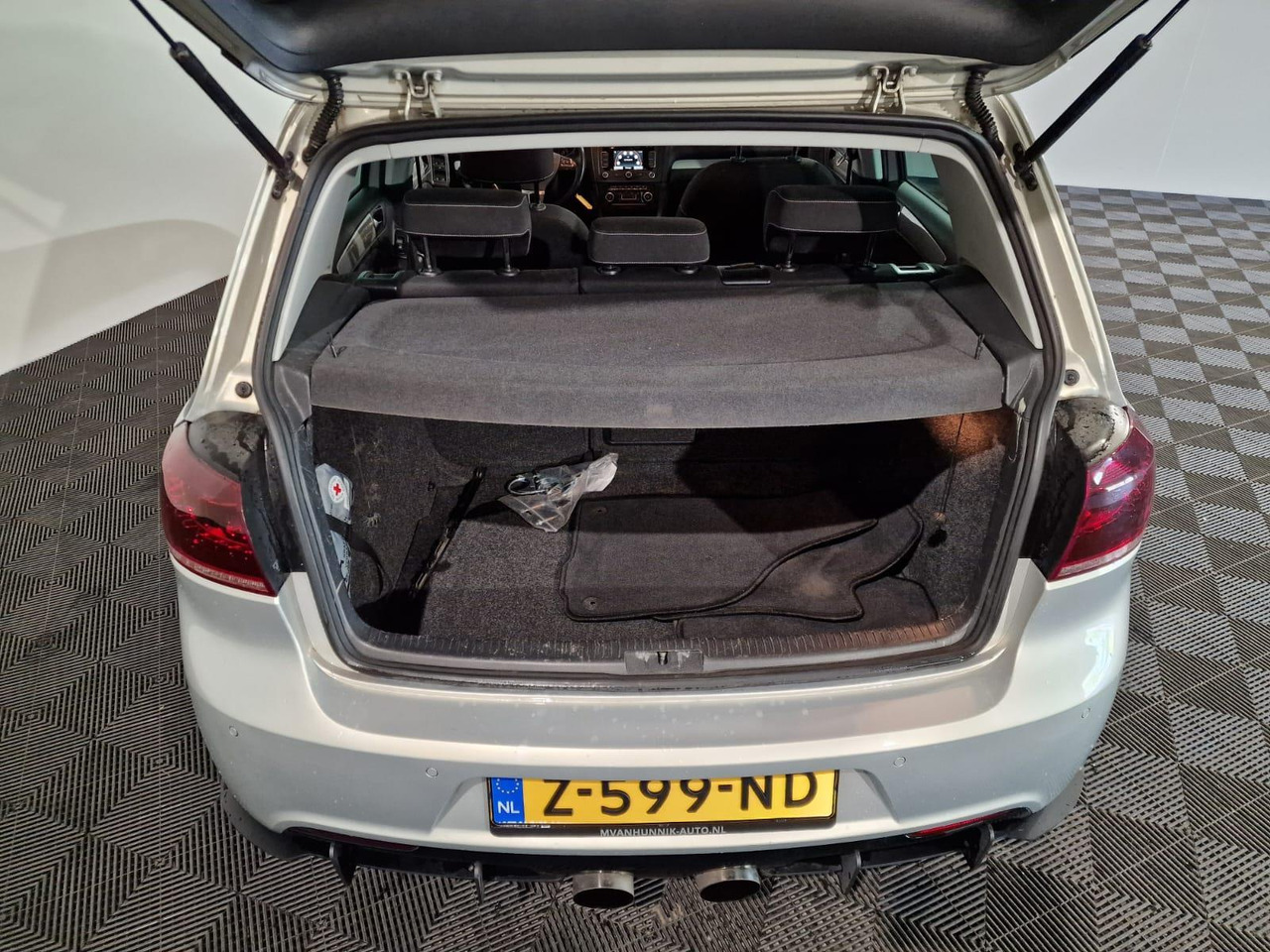 Volkswagen Golf 1.4TSI Highline R-Uitgevoerd Z-599-ND - Car: picture 3 Volkswagen Golf 1.4TSI Highline R-Uitgevoerd Z-599-ND - Car: picture 3