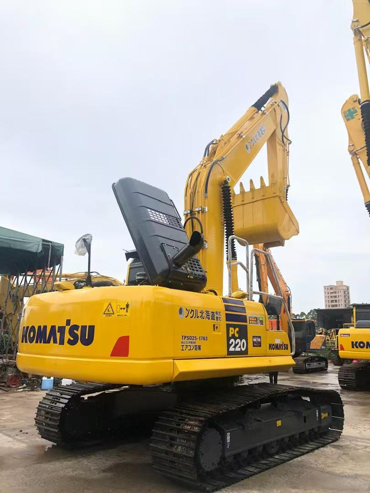 KOMATSU PC220 - Crawler excavator: picture 1 KOMATSU PC220 - Crawler excavator: picture 1