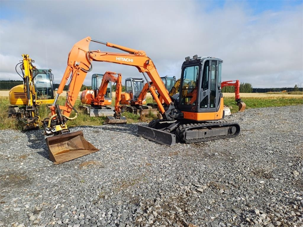 Hitachi ZX50u Engcon pyörittäjällä - Mini excavator: picture 1 Hitachi ZX50u Engcon pyörittäjällä - Mini excavator: picture 1
