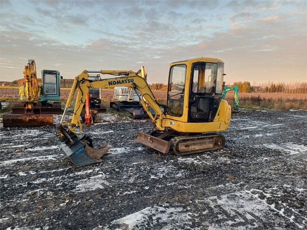 Komatsu PC20R-8 Kallistuvalla liittimellä - Mini excavator: picture 1 Komatsu PC20R-8 Kallistuvalla liittimellä - Mini excavator: picture 1