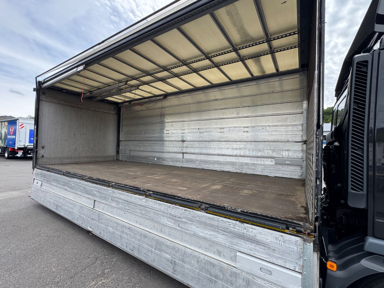 MAN TGL 12.220/LBW/Klima/Navi/2xAHK - Beverage truck: picture 5 MAN TGL 12.220/LBW/Klima/Navi/2xAHK - Beverage truck: picture 5