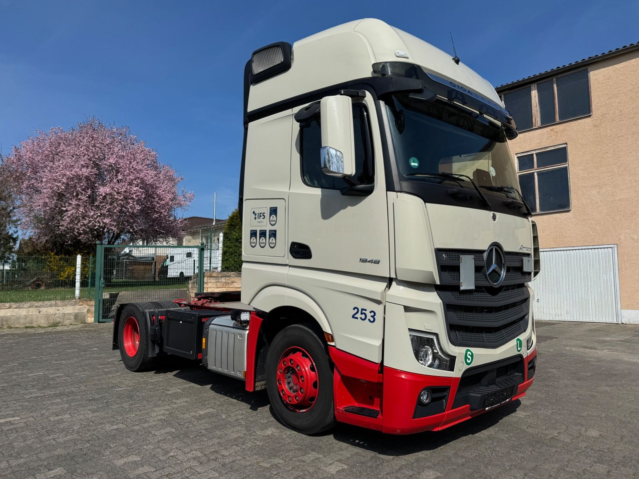 Mercedes-Benz Actros 1848/GIGA/Retarder/2xBett/2instock - Tractor unit: picture 3 Mercedes-Benz Actros 1848/GIGA/Retarder/2xBett/2instock - Tractor unit: picture 3