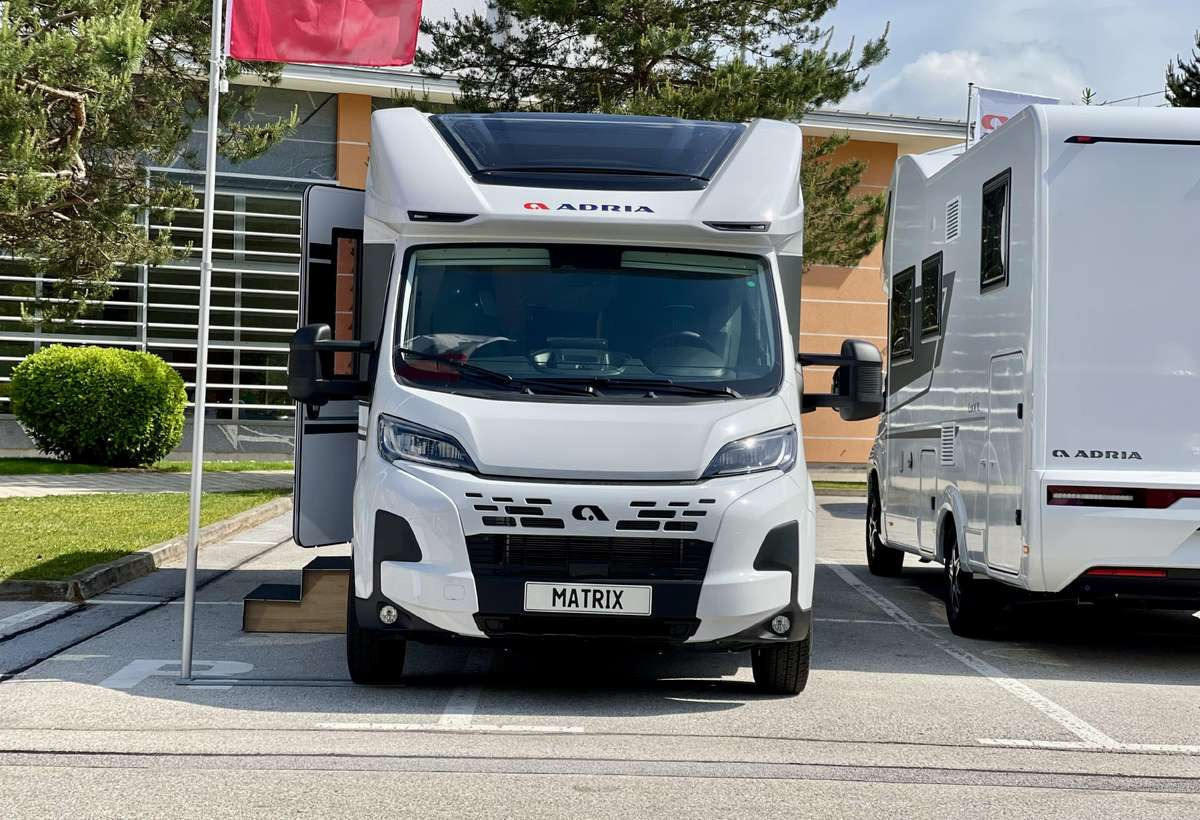 ADRIA Matrix Axess 650 SL - Semi-integrated motorhome: picture 3 ADRIA Matrix Axess 650 SL - Semi-integrated motorhome: picture 3