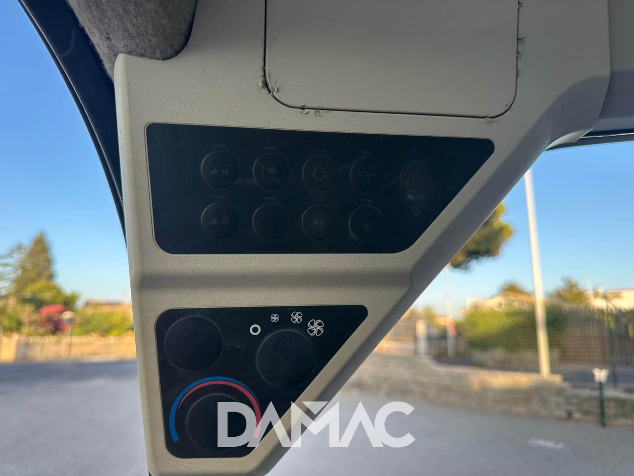 Skid steer loader JCB 225: picture 21