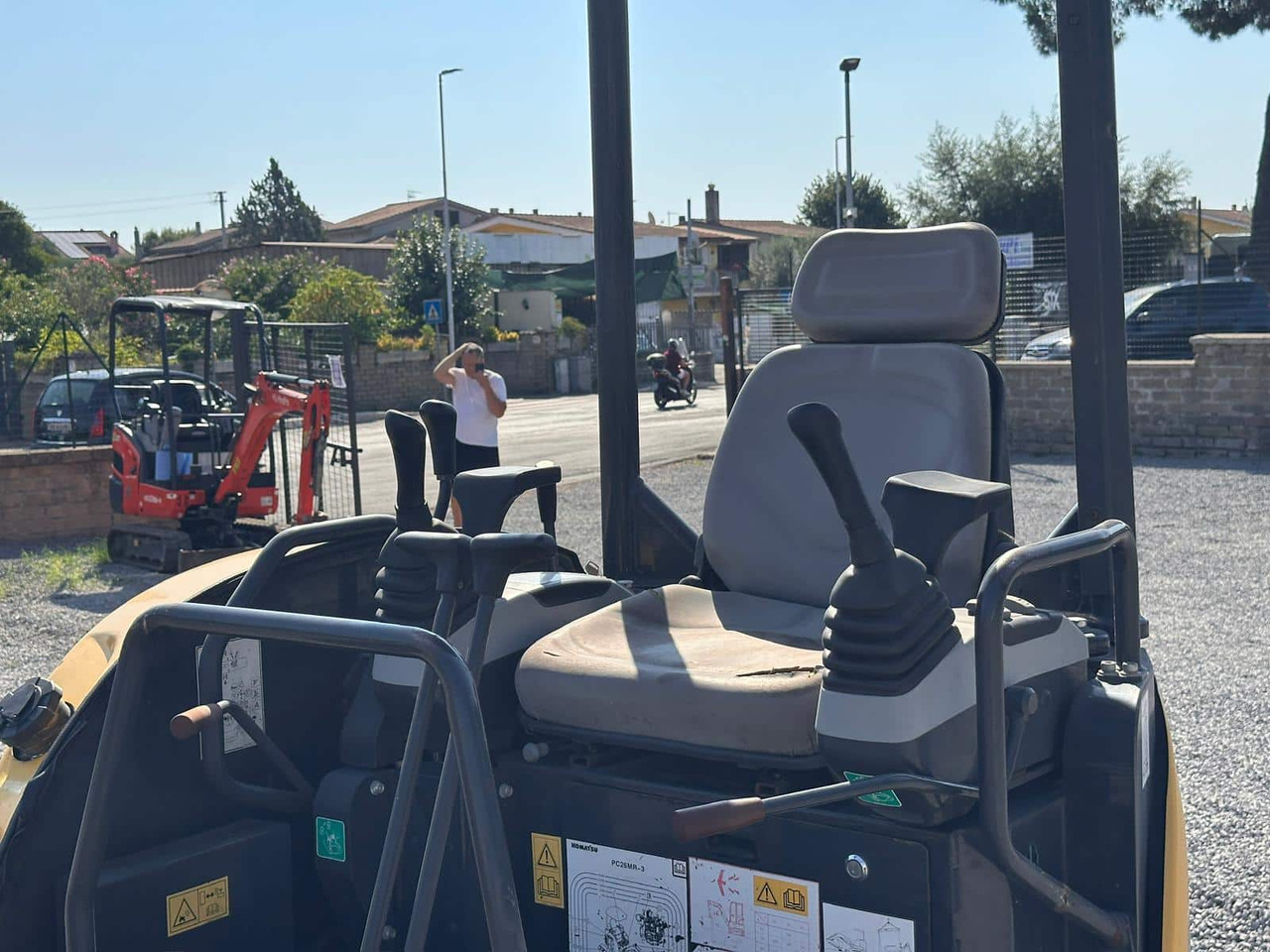 Mini excavator KOMATSU PC26MR-3: picture 10