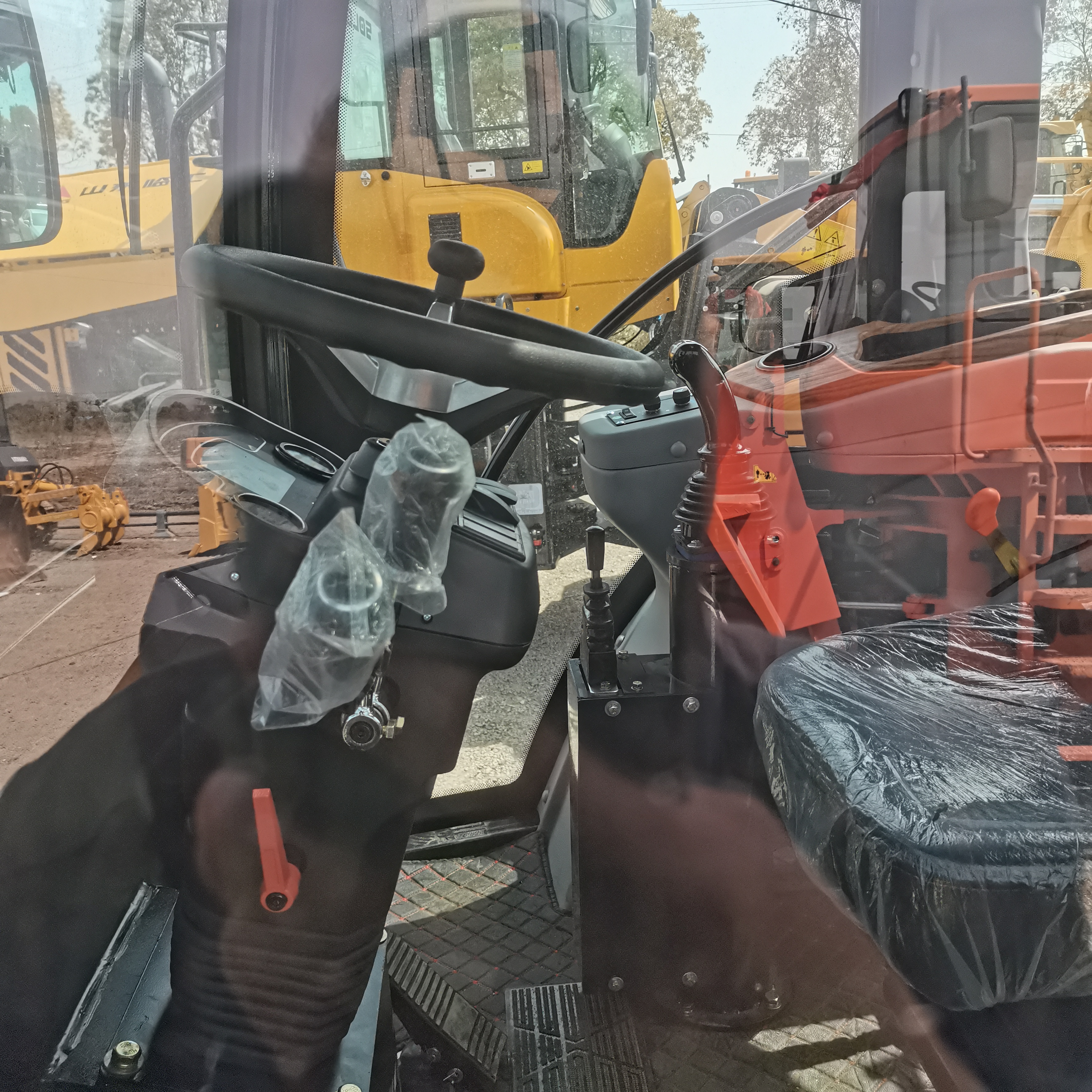 New Backhoe loader CATERPILLAR 420F: picture 12