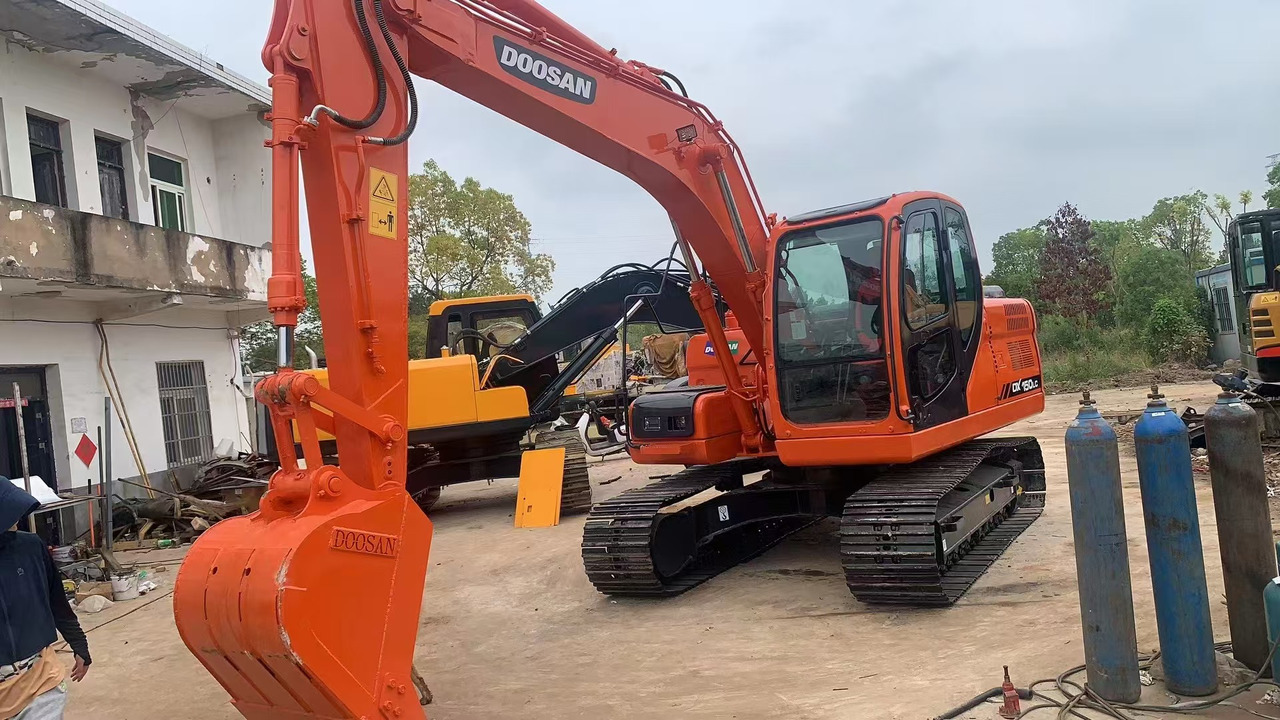 DOOSAN DX150 - Crawler excavator: picture 3 DOOSAN DX150 - Crawler excavator: picture 3