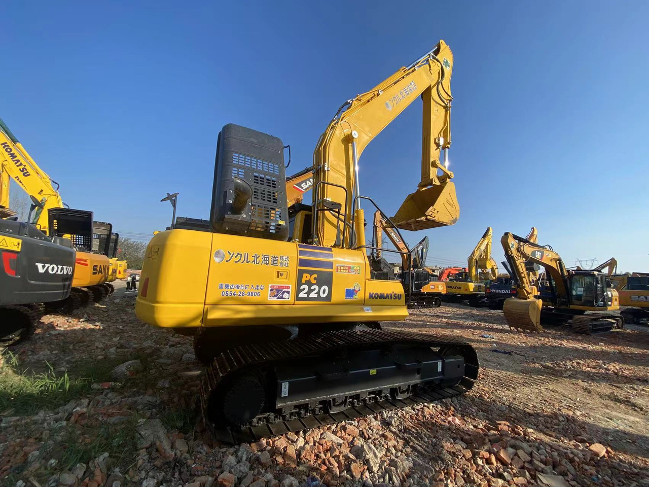 KOMATSU PC220 - Crawler excavator: picture 1 KOMATSU PC220 - Crawler excavator: picture 1
