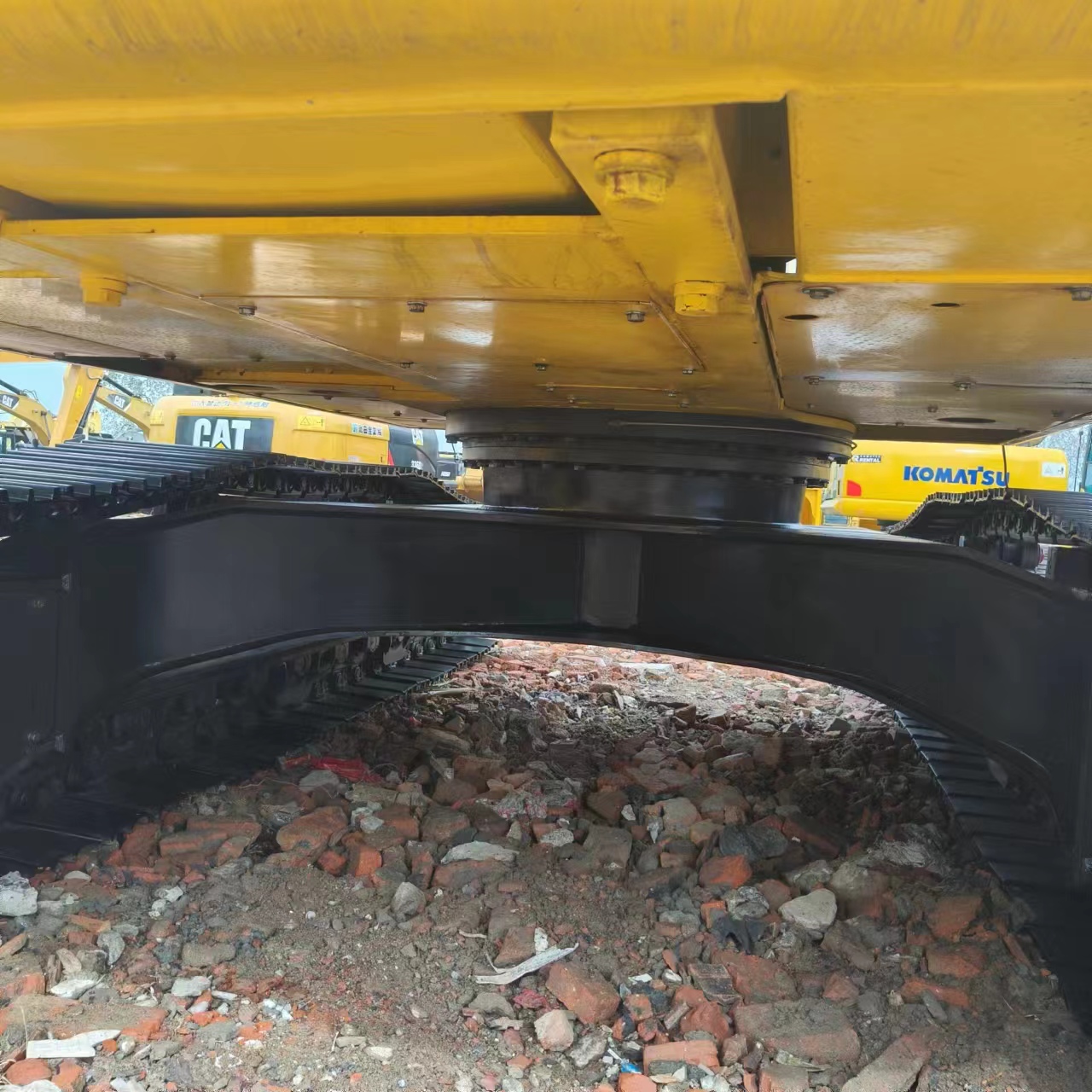 Crawler excavator KOMATSU PC240: picture 9