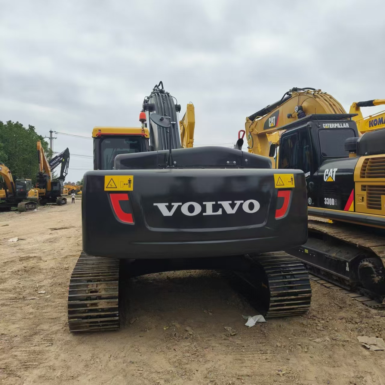 Crawler excavator VOLVO EC240: picture 7