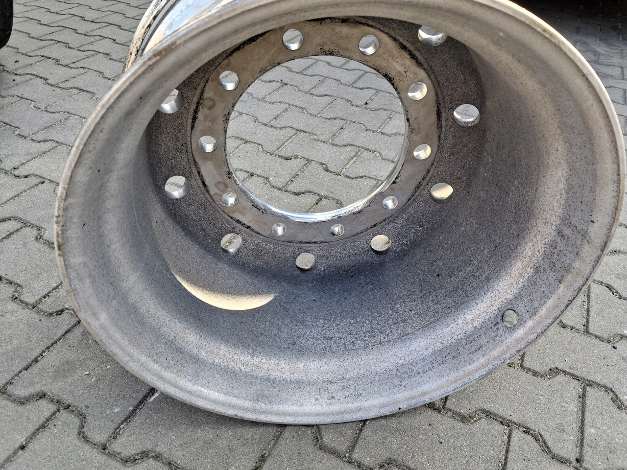 FELGA ALUMINIOWA ALCOA PRZÓD SZEROKA POLEROWANA 22,5 X 11,75 ET 120 TIR - Rim for Truck: picture 4 FELGA ALUMINIOWA ALCOA PRZÓD SZEROKA POLEROWANA 22,5 X 11,75 ET 120 TIR - Rim for Truck: picture 4