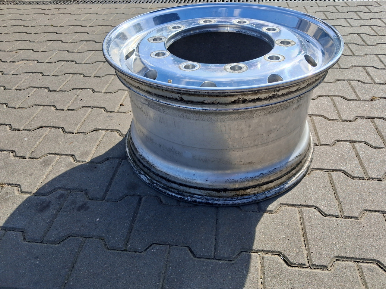 FELGA ALUMINIOWA ALCOA PRZÓD SZEROKA POLEROWANA 22,5 X 11,75 ET 120 TIR - Rim for Truck: picture 3 FELGA ALUMINIOWA ALCOA PRZÓD SZEROKA POLEROWANA 22,5 X 11,75 ET 120 TIR - Rim for Truck: picture 3